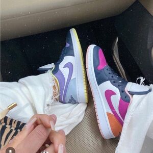 Jordan 1 Low
Purple Magenta (Women's)